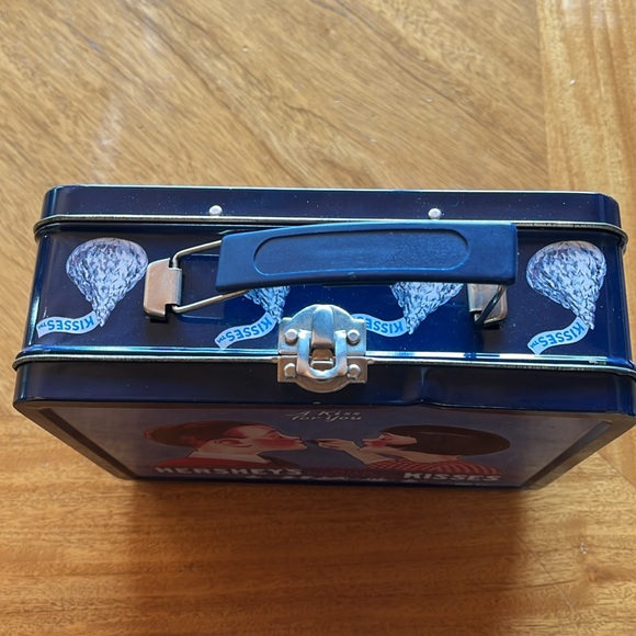 Hersey Kisses Lunch Box - Picture 2 of 5